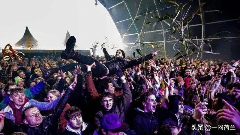 一石激起千重浪，荷兰疫情小组建议重新*锁封**引行业不满