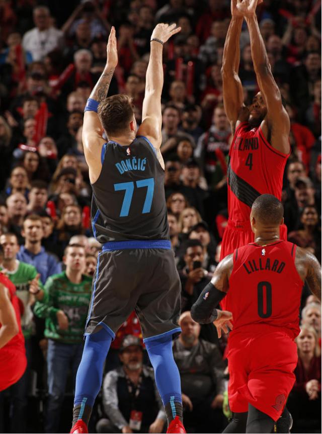 东契奇0.6秒绝平开拓者最后一分钟,东契奇0.1秒绝杀小牛