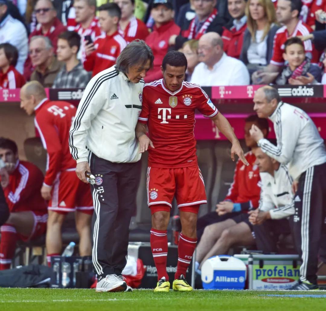 魔术师4年后复出首秀,中场魔术师蒂亚戈