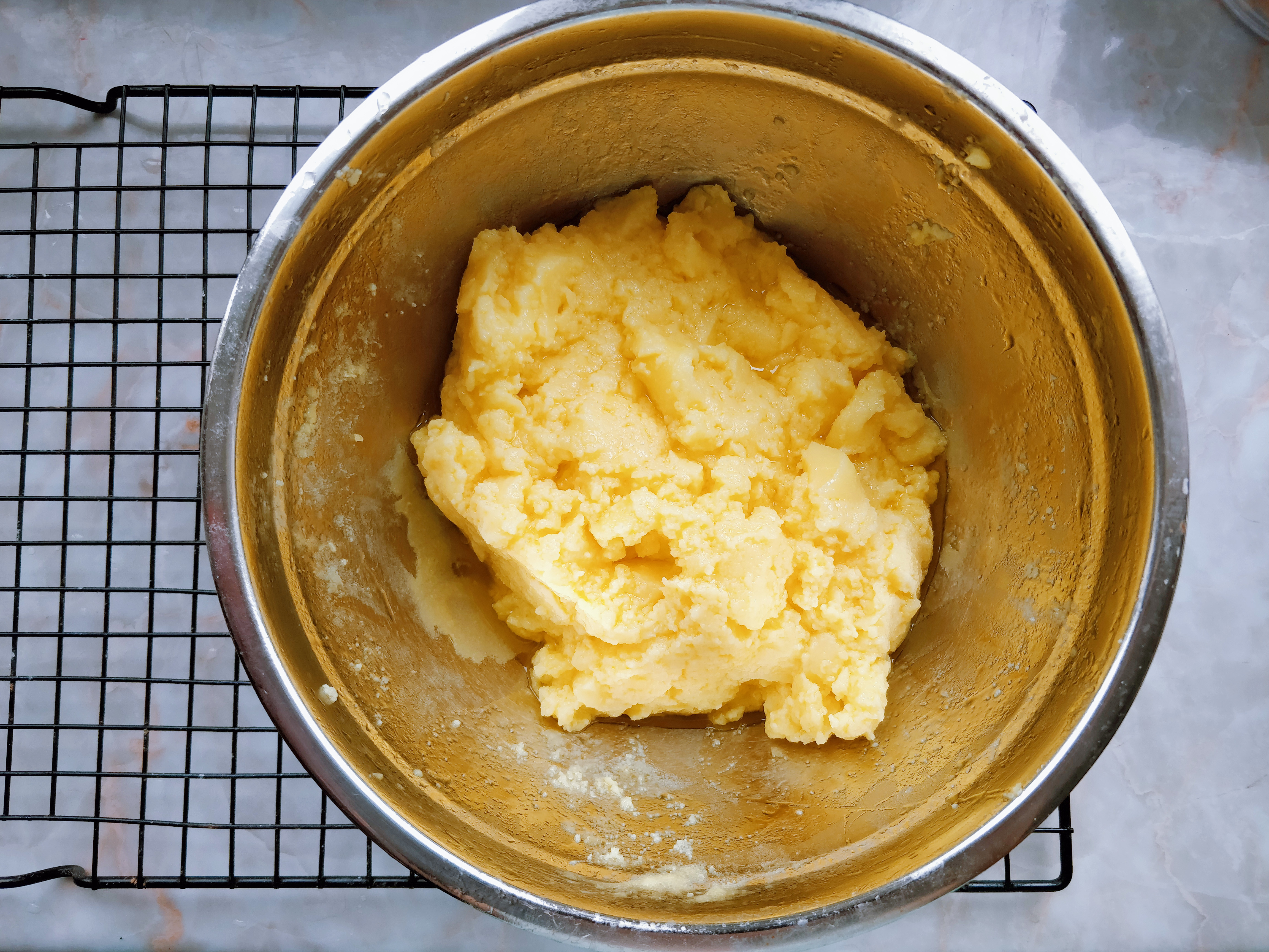 酥皮奶黄流心月饼私房配方分享,美心流心奶黄月饼6个装36元一盒