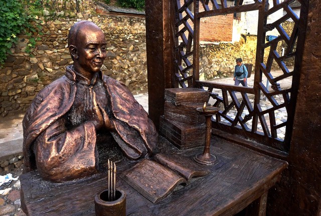 故事：精壮小伙遇上年轻寡妇坚决克己复礼，只为那办学理念