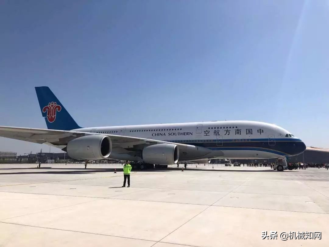 世界最大客机空中试飞,世界最大的飞机进行首次试飞