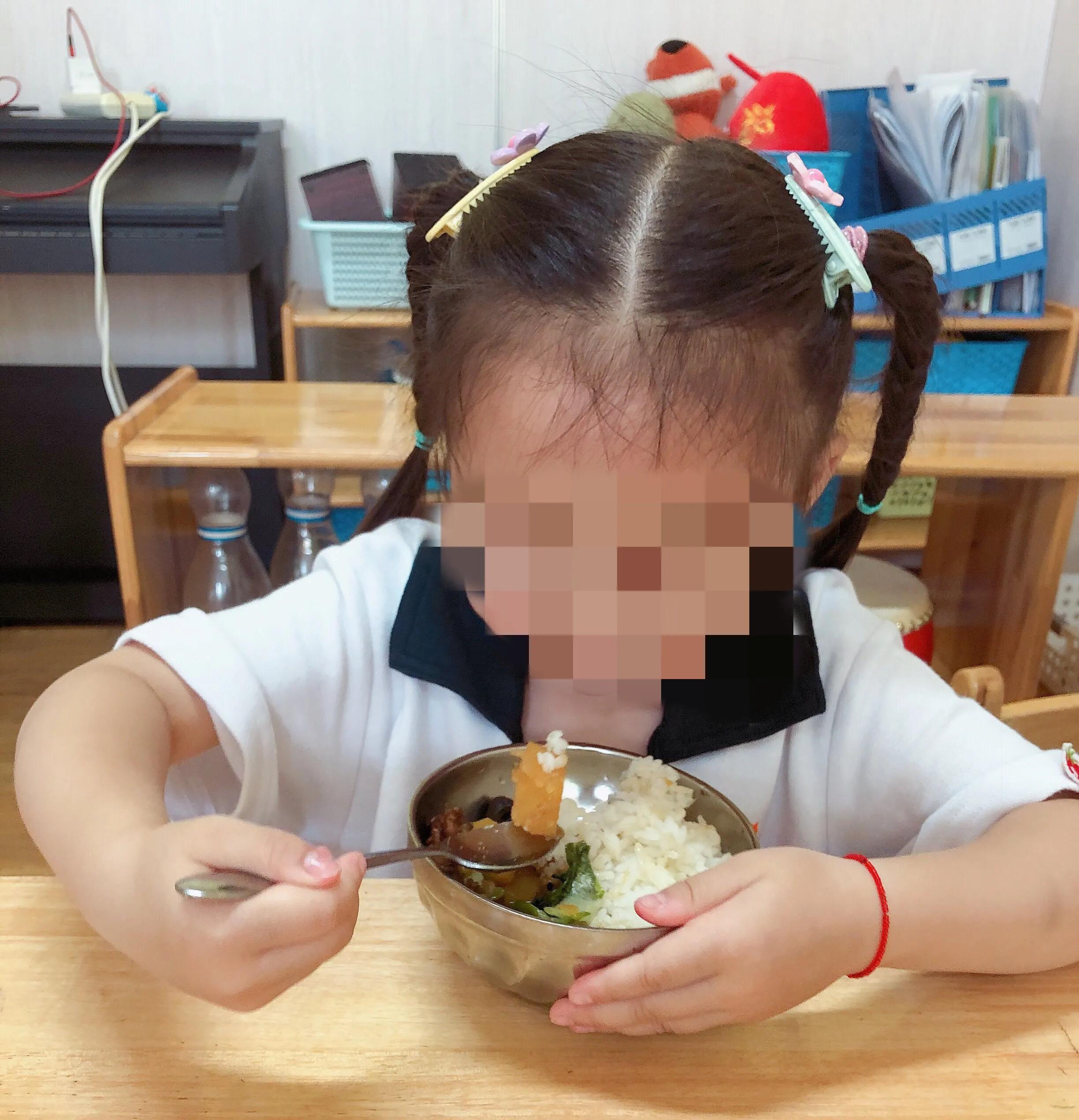 孩子握笔不对和老师沟通,小孩握笔不对能写好字吗