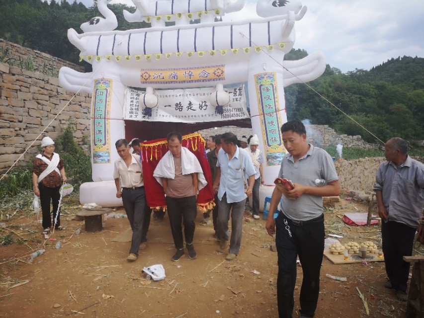 土葬会出怪事吗,山区可以土葬吗