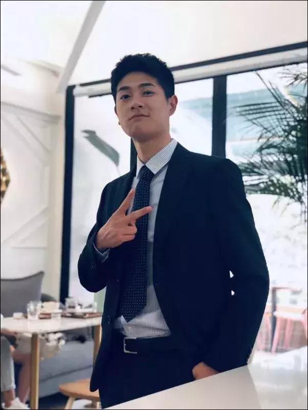 专访|从0涨粉200万？从美食转型相亲，“总裁来了”孵化方*论法**