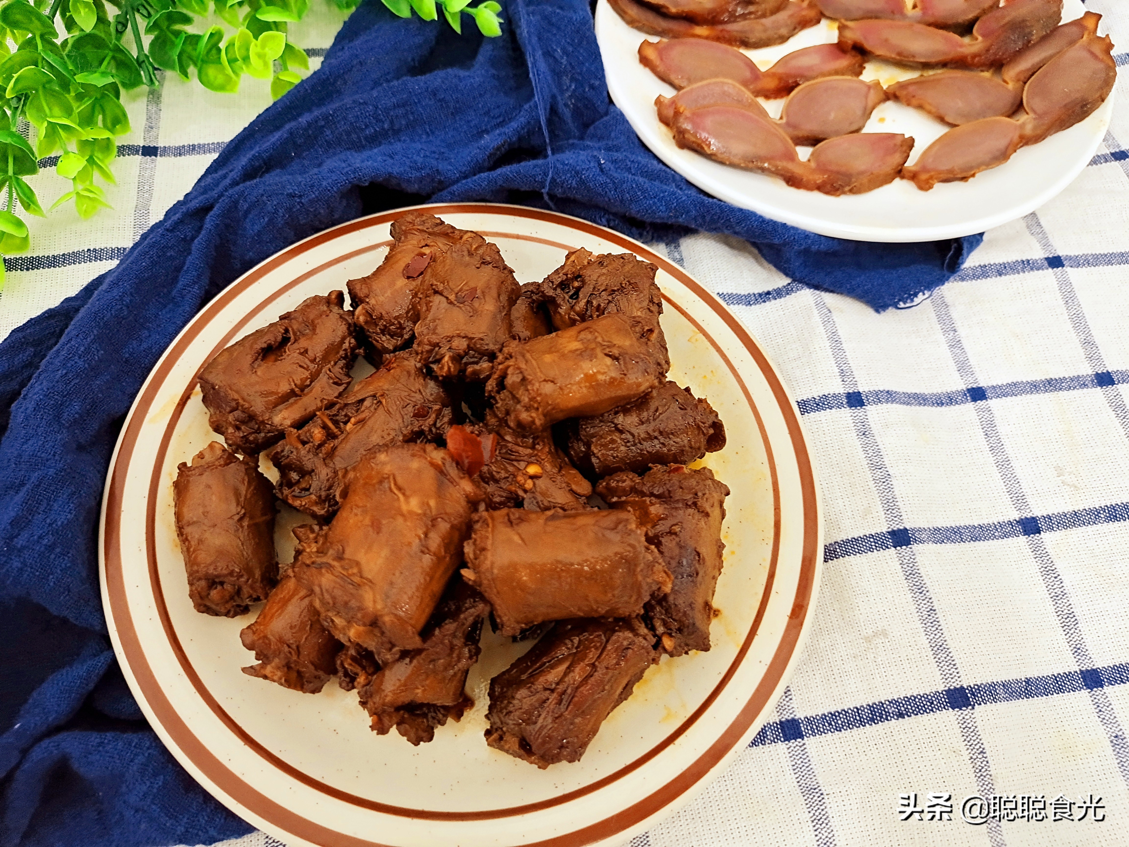 原味鸭脖怎么卤成麻辣的,教你制作麻辣鸭脖的方法