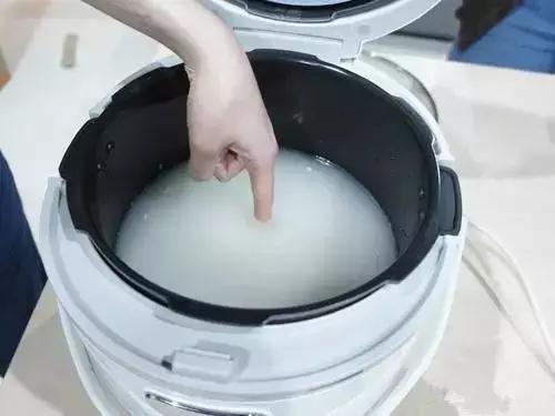 饭没煮熟夹生饭怎么补救,米饭没熟怎么挽救