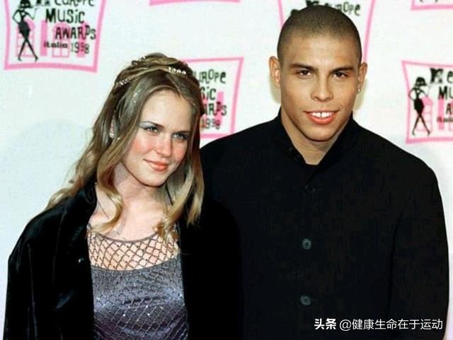 两夺世界杯冠军！身边美女如云，伤病让这巨星错过成为球王的机会