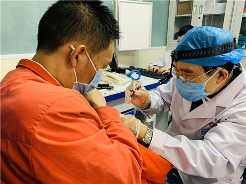 焦作医生钟彦图片,焦作市人民医院耳鼻喉科主任钟彦