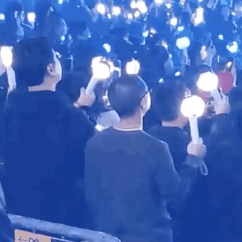 都暻秀exo-k高清,exo演唱会都暻秀寸头红衣服