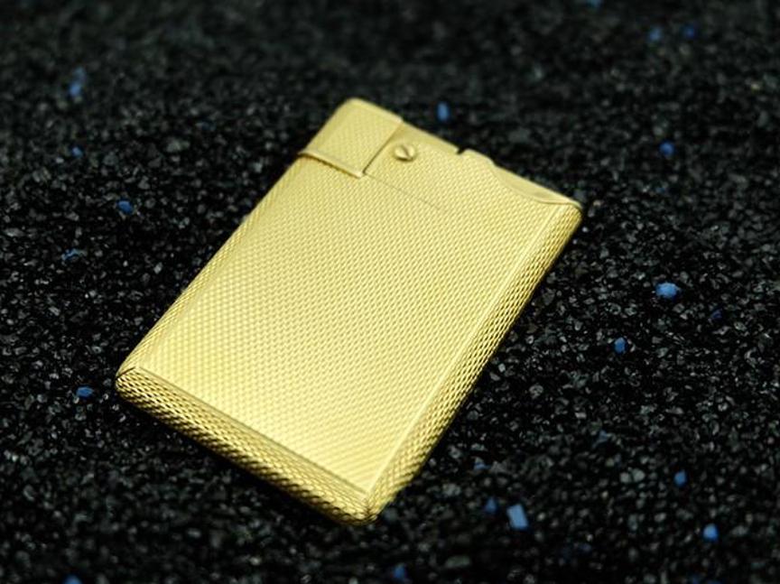 小伙爱收藏古董打火机,天价古董打火机