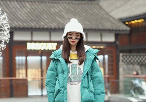 看着卷发就头疼？赶紧去美发店做离子烫，轻松摆脱自然卷