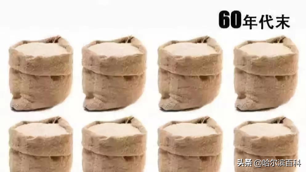 老人拿着61年前40元存款到银行,老人翻出62年前6元股金证