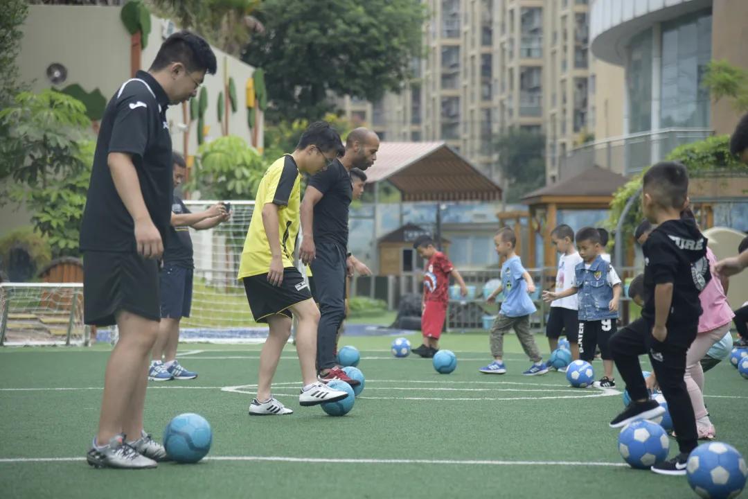 获省优质幼儿园喜报,被评为区示范幼儿园喜报