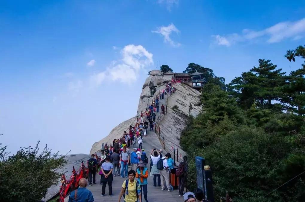 华山山顶住宿的地方,华山山上住宿推荐