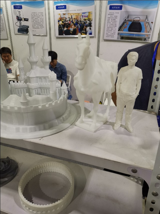 机器人会抢饭碗么,机器人真的会抢人类的饭碗吗