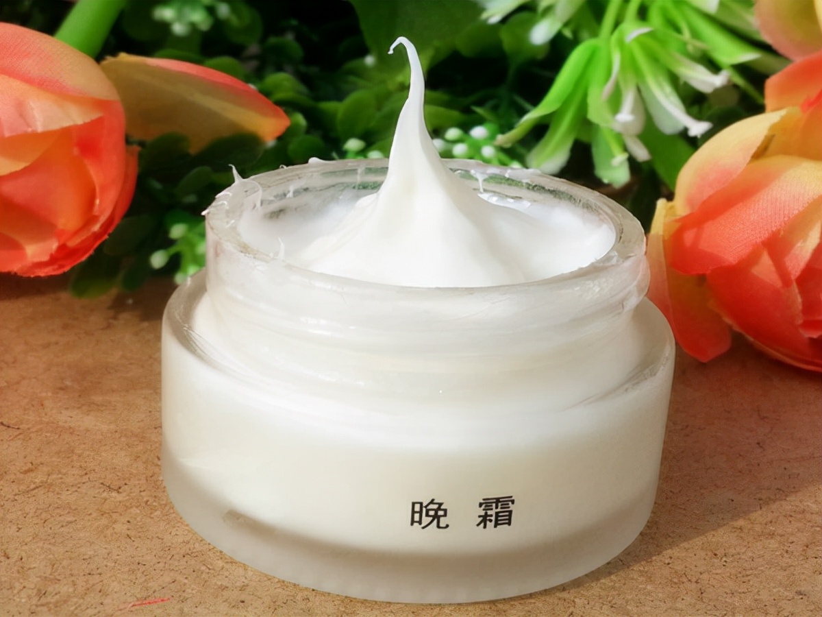 肾病综合征可以用美白产品吗,女子面膜美白出肾病综合征