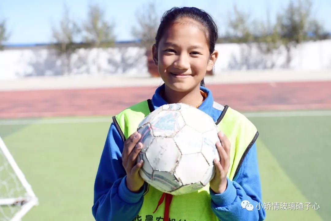 两天筹满300万！千万网友为“足球女孩”暴走