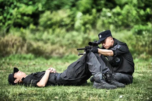 想象中的特警vs现实中的特警,想象中的特警和现实中的特警