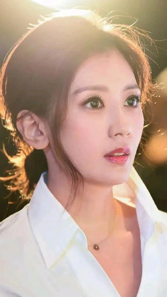 至尊红颜贾静雯在线观看,至尊红颜贾静雯回眸