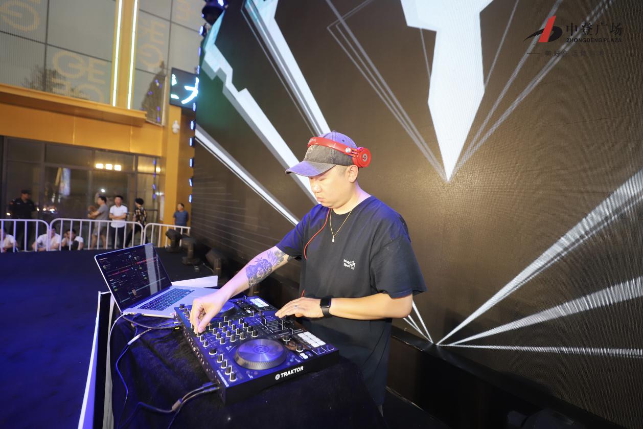 中登广场711盛大启幕潮YOUNG星球登陆北城