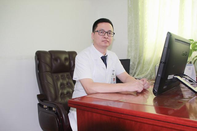 喝水偏头痛是什么原因,偏头痛是喝水少的原因吗