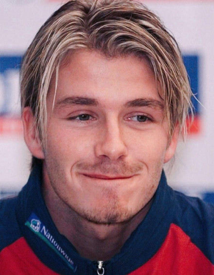 小贝上央视新闻,小贝秃头照