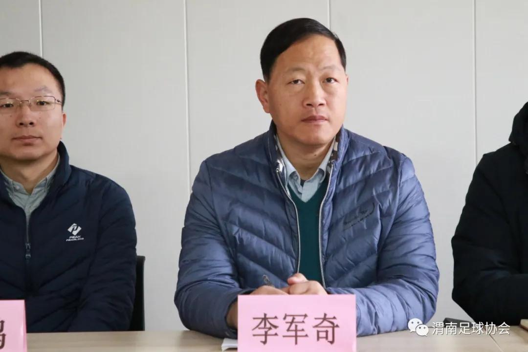 西安足球场草坪养护团队,西安人工草坪足球场养护服务