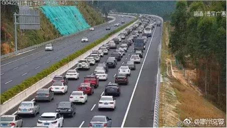 返程高速车流,返程大军挤爆沪渝高速