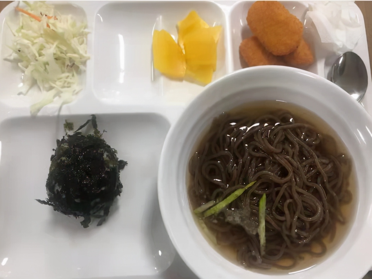 韩国大学食堂的伙食,韩国留学生在中国食堂吃中国美食