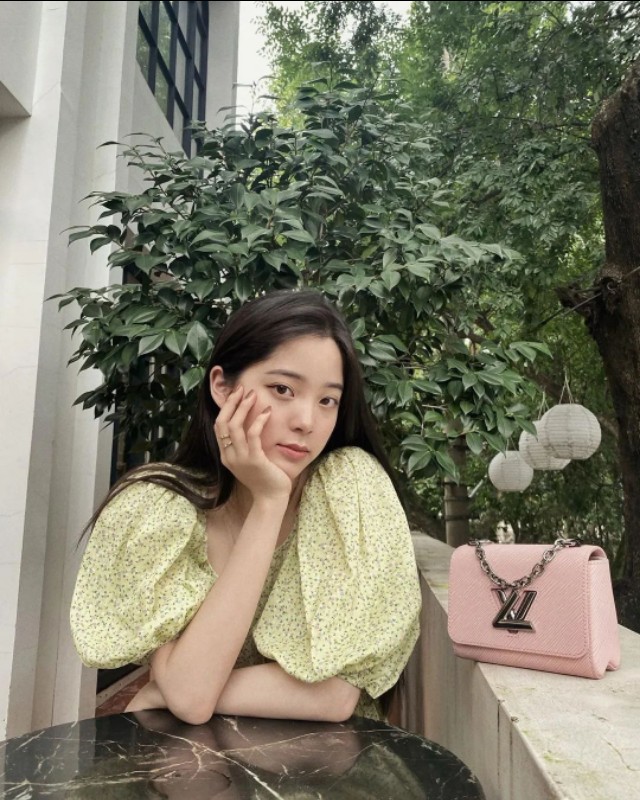 pyoapple夏日清爽穿搭,中国女明星在海滩上穿夏日装