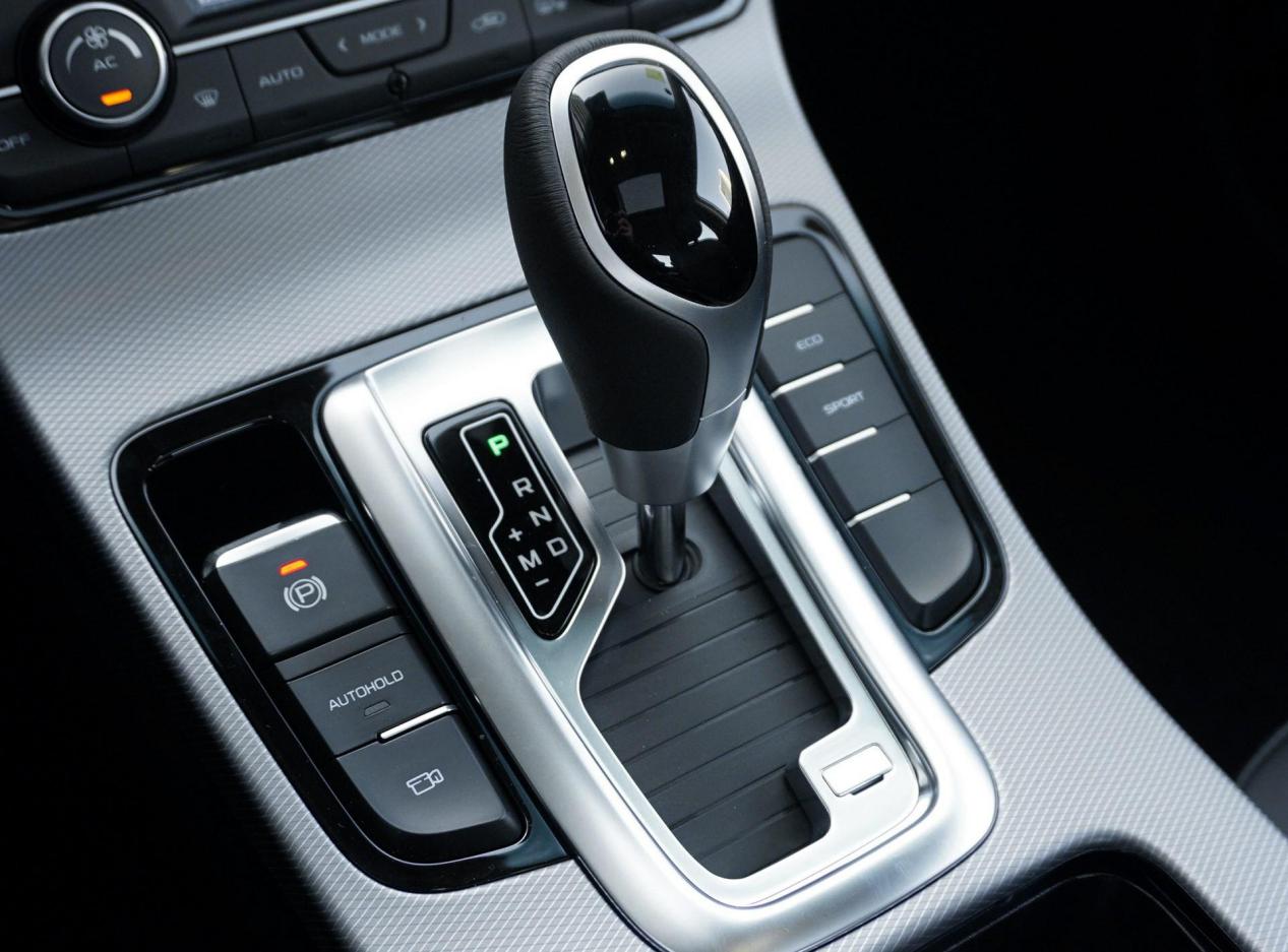 十万级别紧凑级轿车和suv哪个好,帝豪gl2017顶配款优势