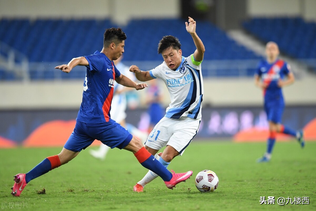 判罚反复让人诟病，换人弄错，郑龙一脸懵逼，中超如何让我说爱你