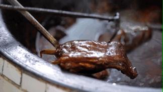 炕锅羊肉面最正宗做法,柴火灶大铁锅炖羊肉