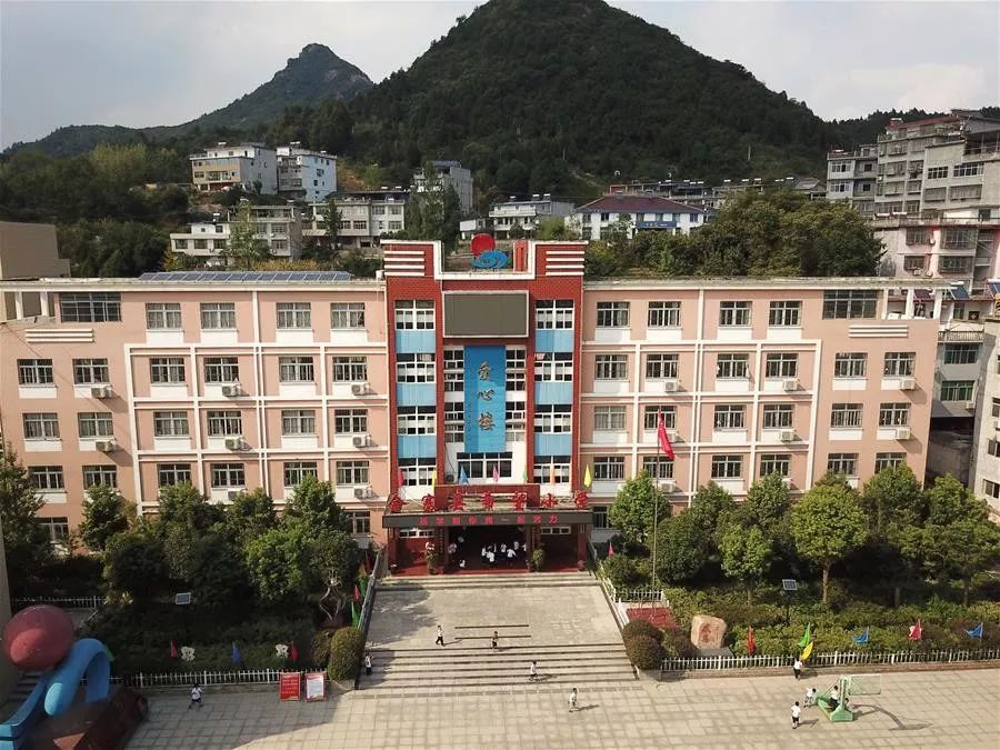 还记得那个让你刻骨铭心的女孩吗,还记得曾经让你泪流满面的照片吗