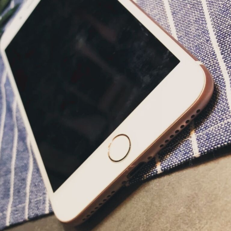 又骗我买苹果手机？咱们可不轻易上当，看iPhone7P是如何忽悠人的