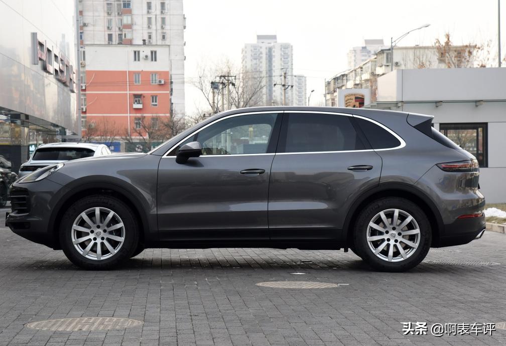 想买豪华SUV？保时捷Cayenne也不错，配3.0T+V6引擎，还带四驱