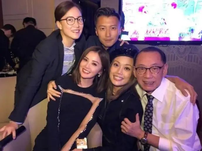 阿sa是英皇的人吗,英皇老板对阿sa和阿娇的态度