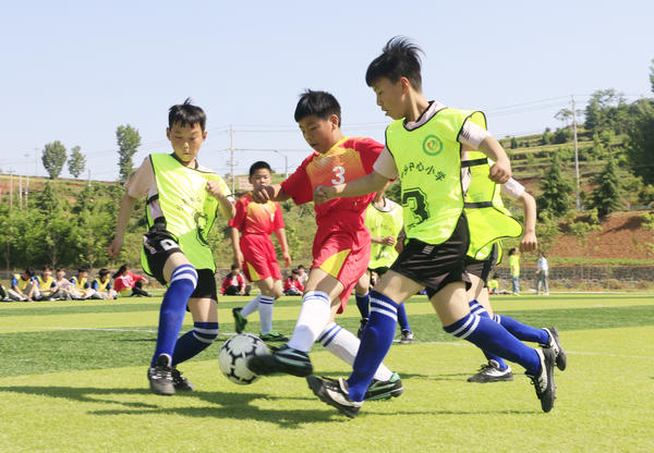 麓山滨江首届校园足球联赛开赛,青少年足球联赛开幕简讯