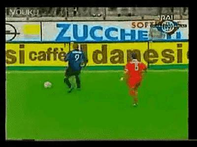 绿茵信仰罗纳尔多第三关花式,冲阵无双