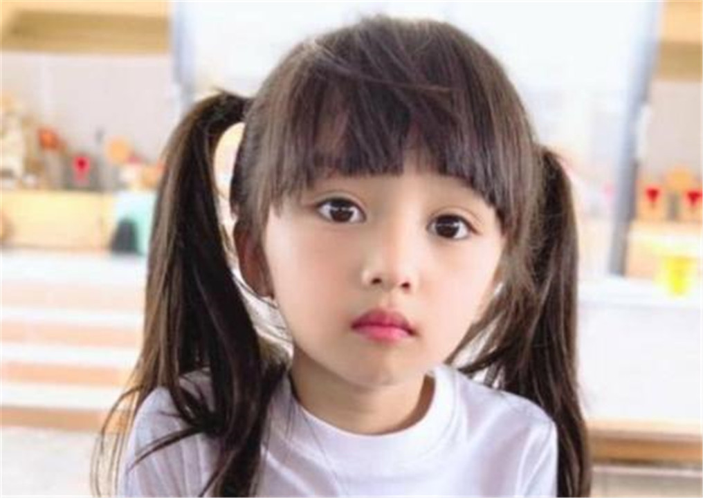 泰国6岁女童获选美冠军素颜,泰国6岁选美冠军卸妆后的样子