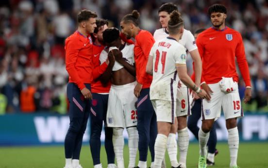 无论输赢，欧洲黑人足球运动员都无法摆脱种族主义