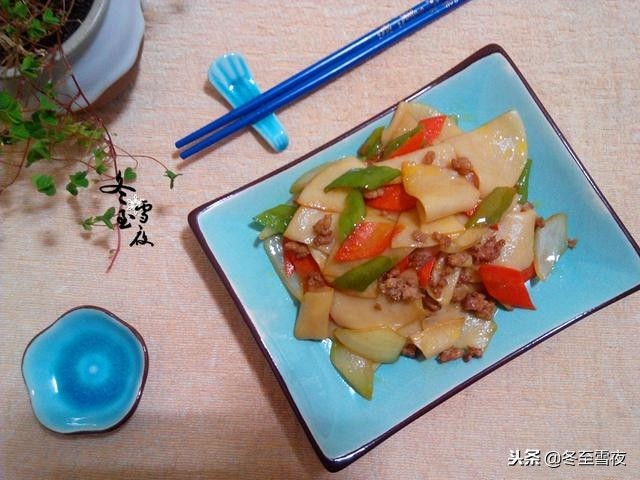 饺子皮有点厚怎么包饺子,包饺子多出来的饺子皮怎么弄