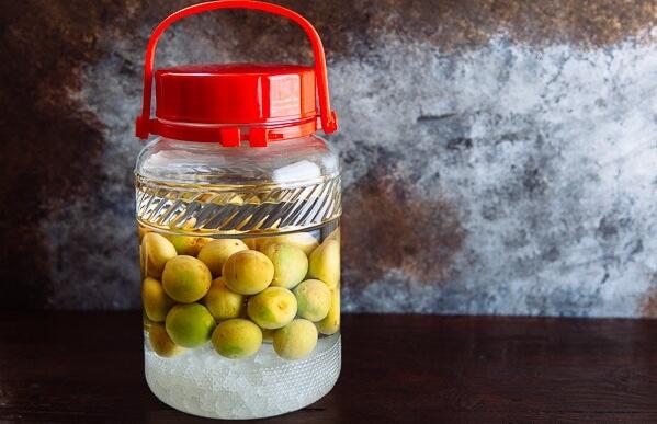 青梅酒如何酿制好喝,自己浸泡的青梅酒怎么喝