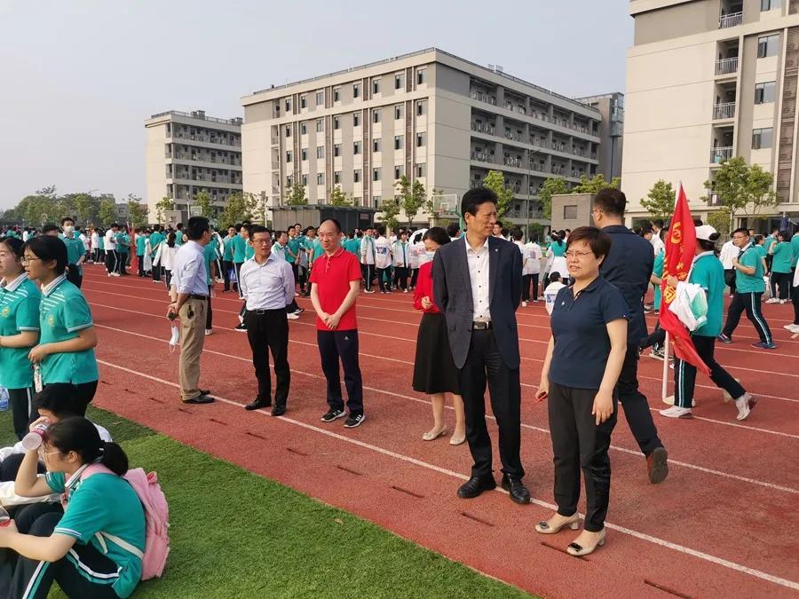 这个校园好嗨啊，秀色可餐，先看为敬