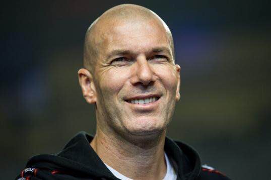 大圣贝尔进入皇马助c罗夺冠,中超花一亿买c罗