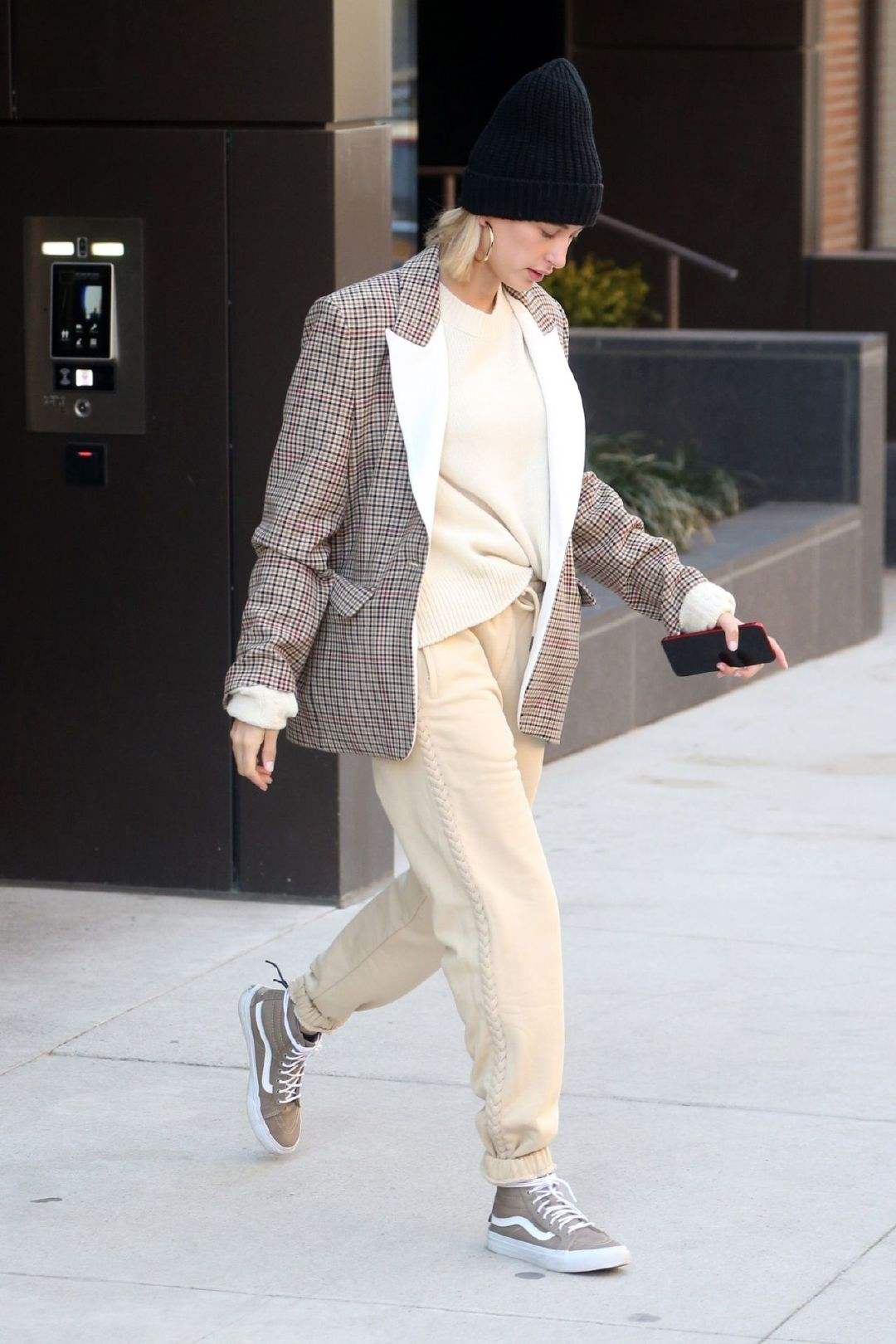 立秋爱美的女人流行穿“卫裤”，腿粗星人的福星，一年四季不过时