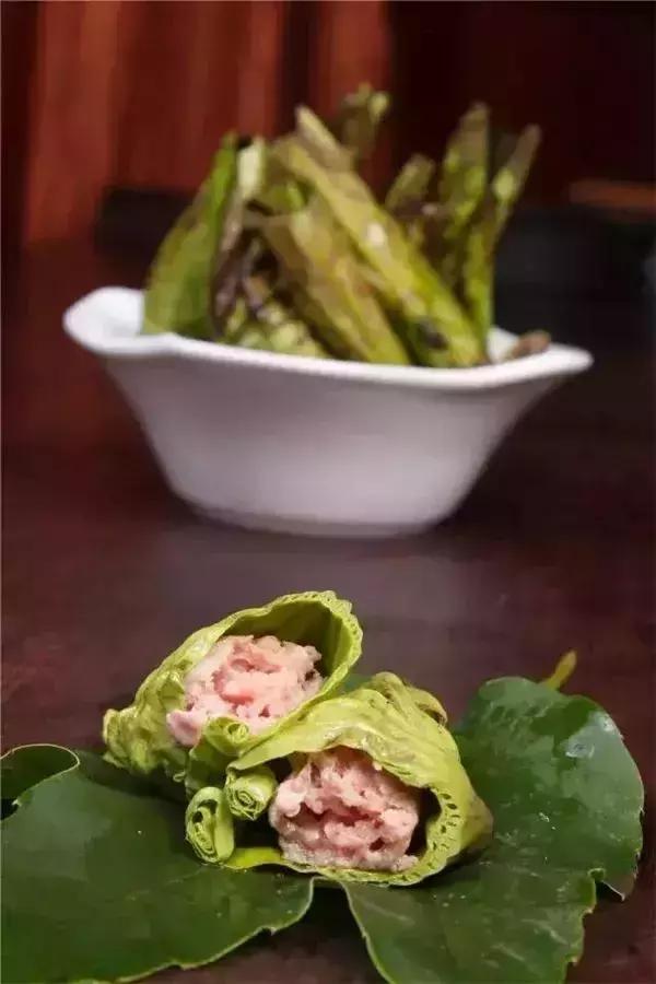 荷叶菜品大全,利用鲜荷叶制作的菜品