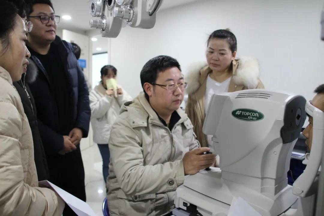 课堂教学+实训验配；欧几里德角膜塑形镜研修初级班顺利结业