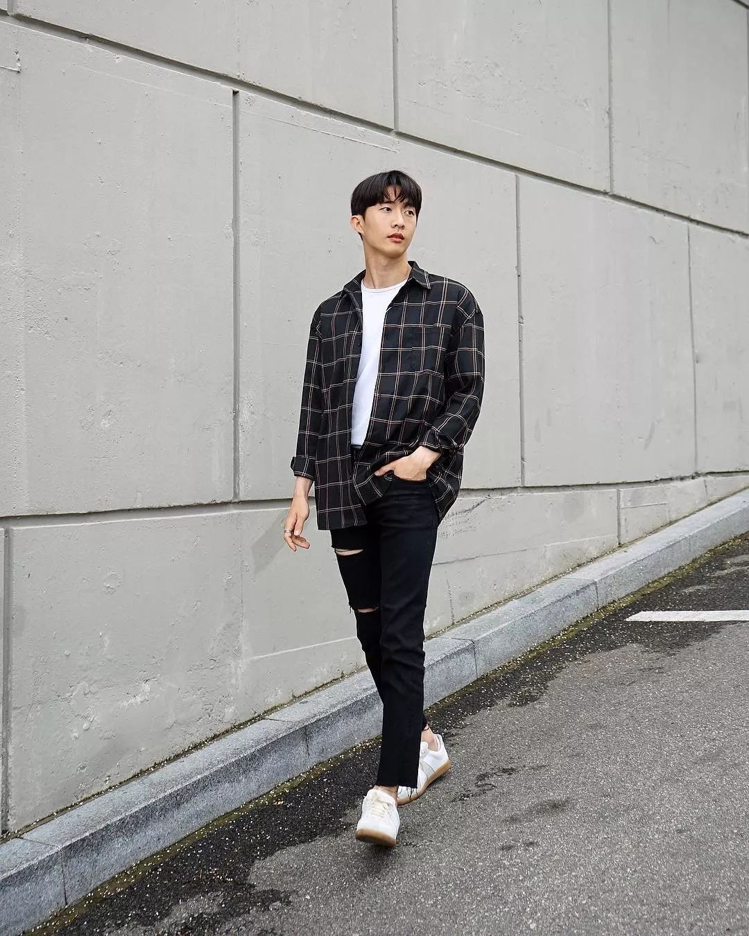 小白鞋撞鞋率很高？不妨试试这个复古时髦的款式，时装精也在穿